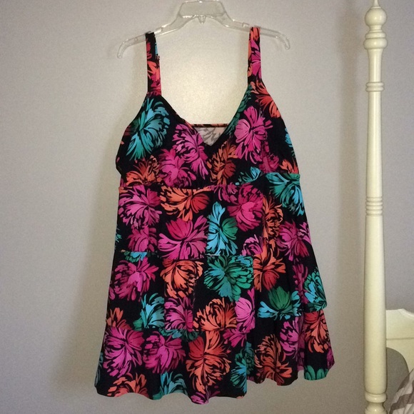 Catherines Other - Beautiful Plus size one piece.